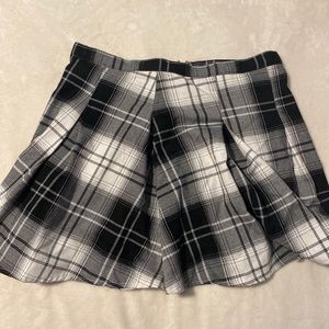 SO black and white plaid skirt